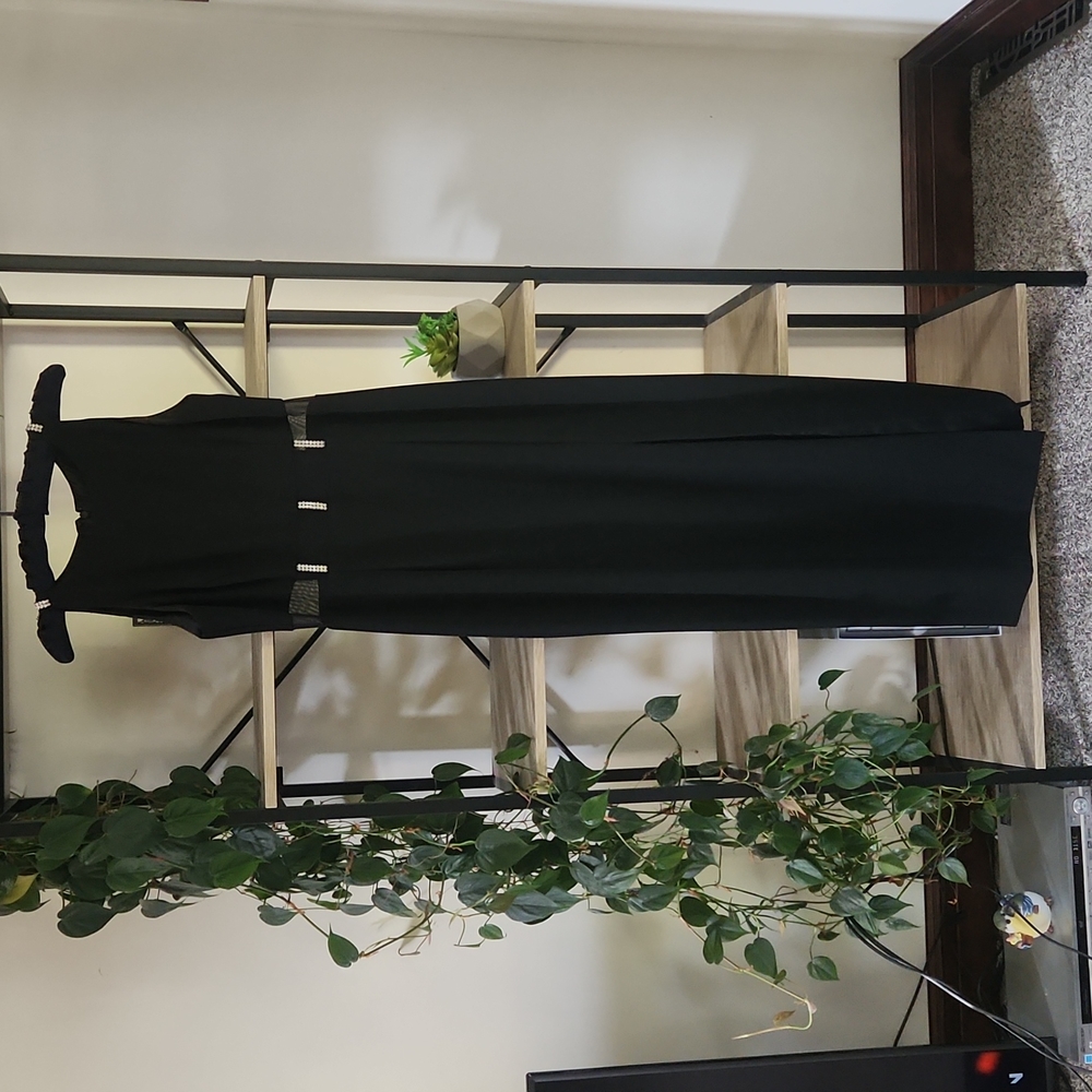 Donna Black Gown